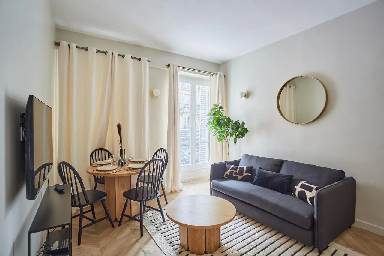Apartment Notre Dame De Paris By Studio Prestige