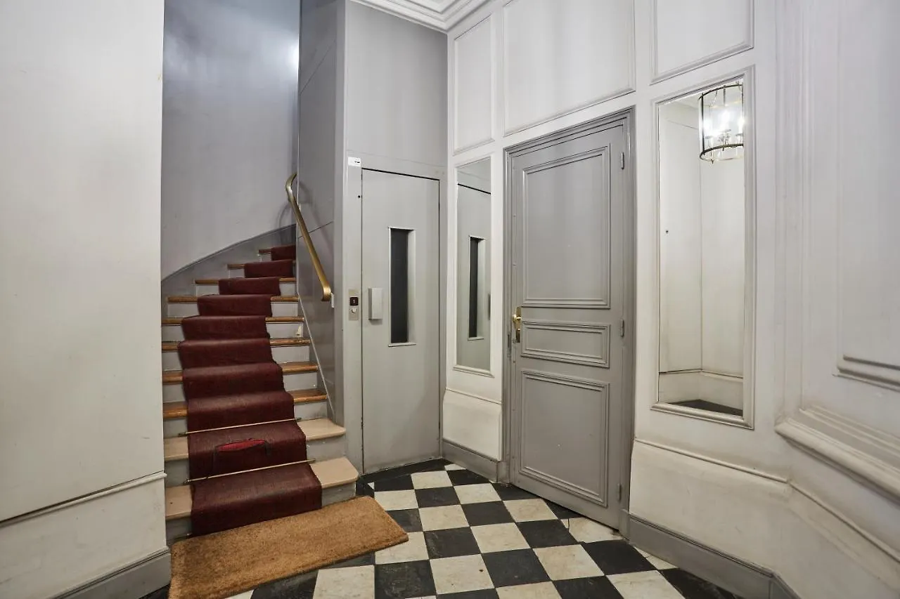 Apartment Notre Dame De Paris By Studio Prestige