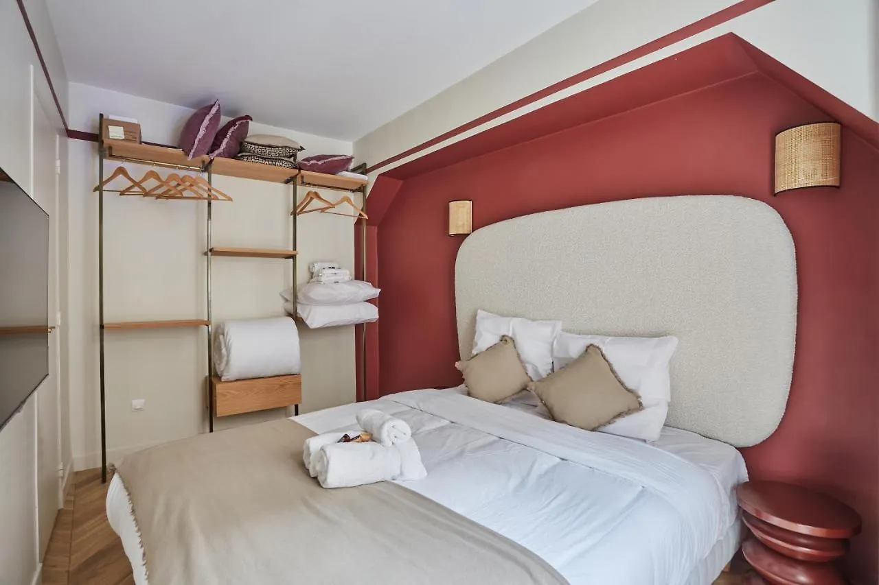 Apartment Notre Dame De Paris By Studio Prestige