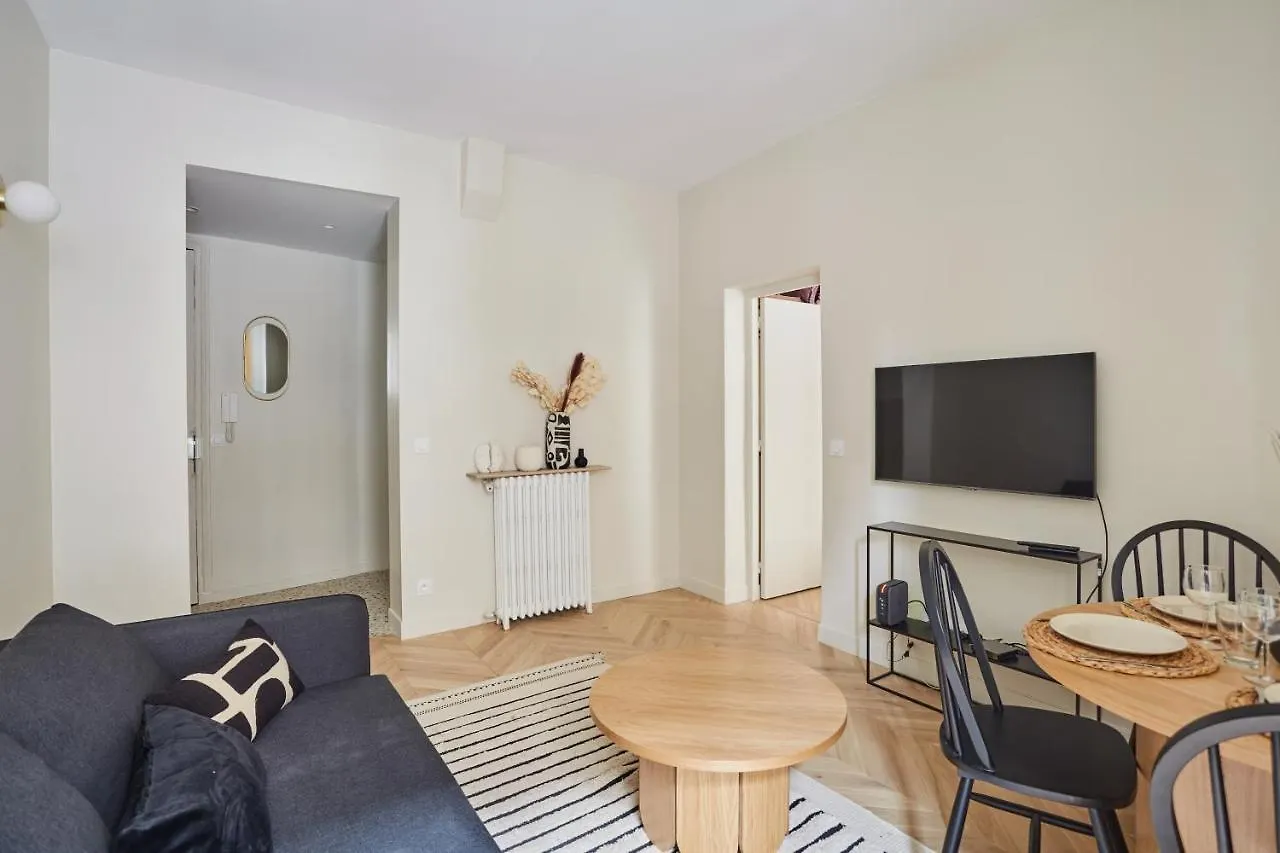 Apartment Notre Dame De Paris By Studio Prestige