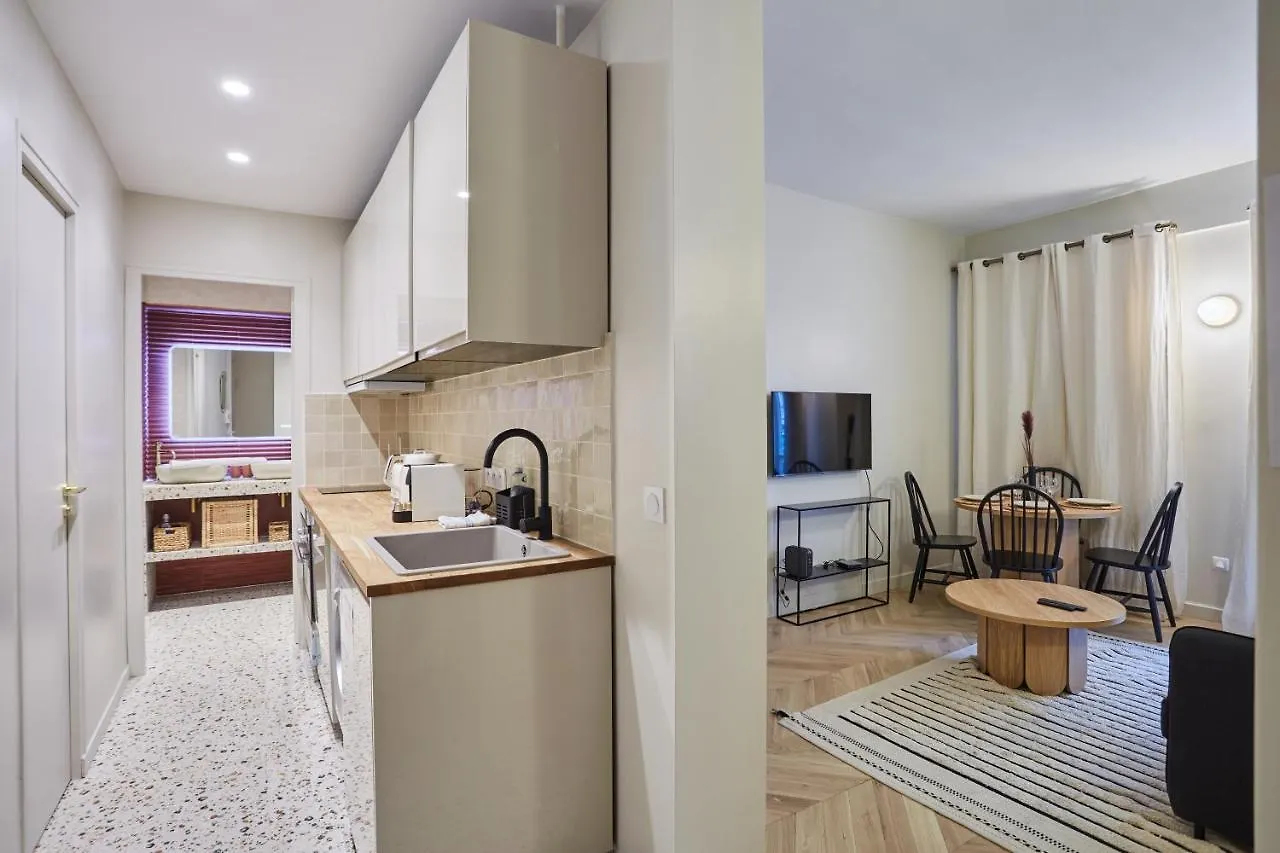 Apartment Notre Dame De Paris By Studio Prestige